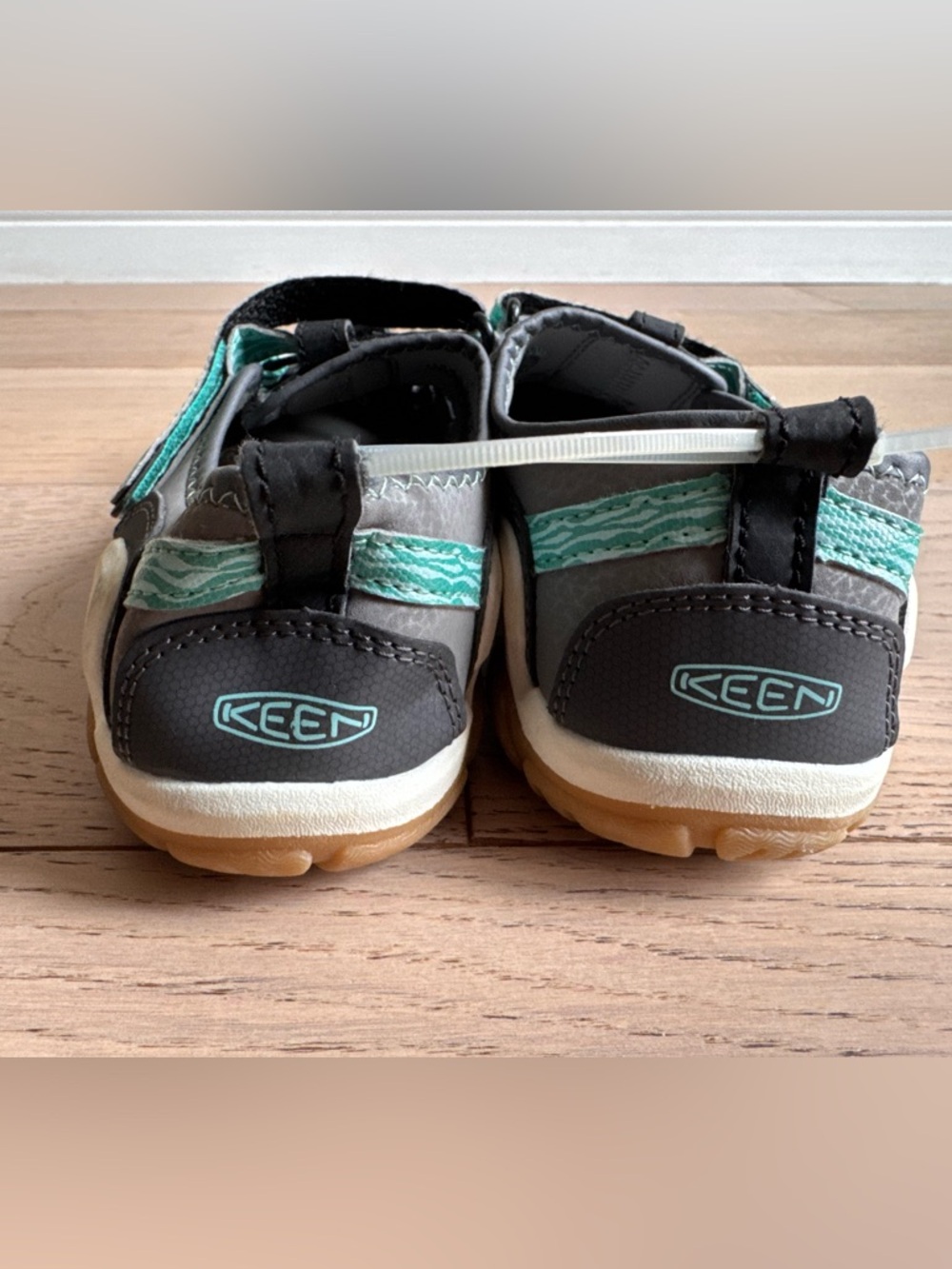 KEEN Knotch Creek Casual Comfortable Water Sandal Sz: 4 Big Kids Green/Gray - Picture 3 of 6